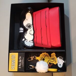 PEANUTS Snoopy Doghouse crossbody bag + 2 charms 3pc gift set NWT